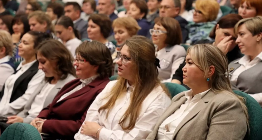 В Уфе отметили День учителя с награждением и праздничным спектаклем