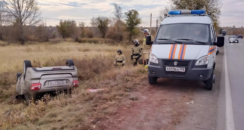 "Гранта" вылетела в кювет в Сибае, водитель госпитализирован
