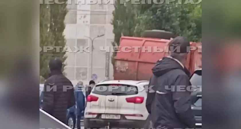 Водитель ассенизатора облила фекалиями легковушку из-за конфликта на дороге