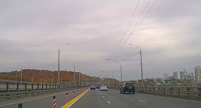 В Уфе изменили схему движения по мосту через реку Белую