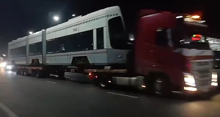 В Уфу привезли еще один трамвай из Москвы