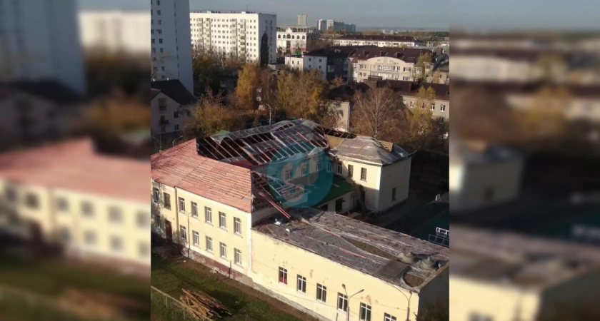 Уфимскую гимназию №64 ремонтируют без крыши