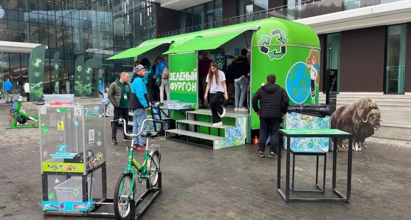 Более 1100 сувениров из переработанного пластика изготовили гости РЭФ-2024