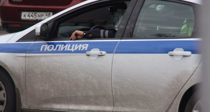 Вооруженный мужчина напал на полицейских с крыши торгового центра в Стерлитамаке