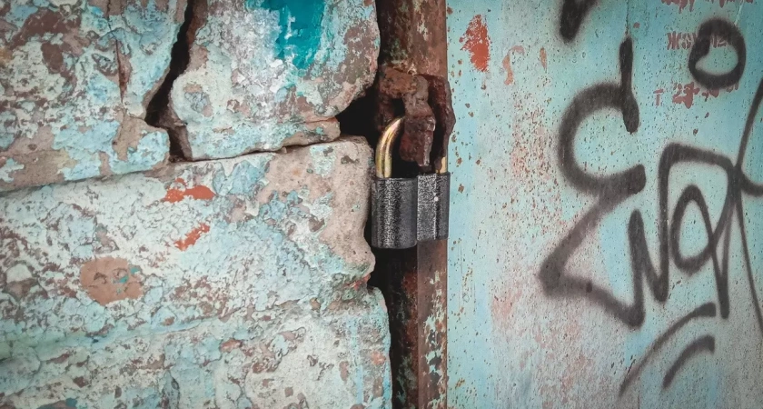 СК проверит жалобы жителей аварийных домов в Учалах