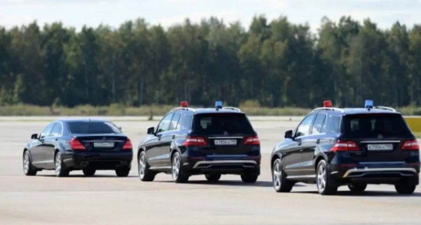 Женщина задержана при попытке перейти дорогу перед кортежем Путина в Уфе