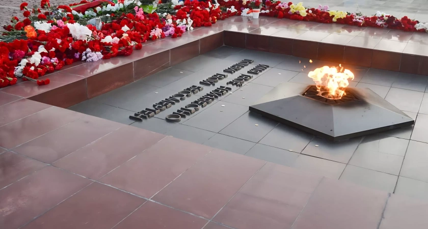 Подростки жгли обувь на Вечном огне в Салавате