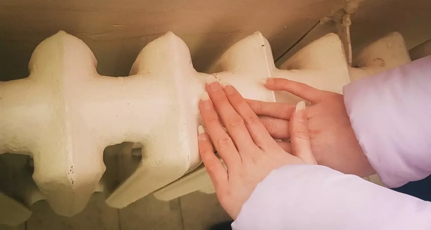 В Кировском районе жители пожаловались на внезапные отключения тепла и горячей воды