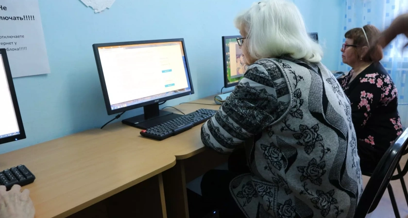 В России предложили снизить пенсионный возраст для женщин-госслужащих