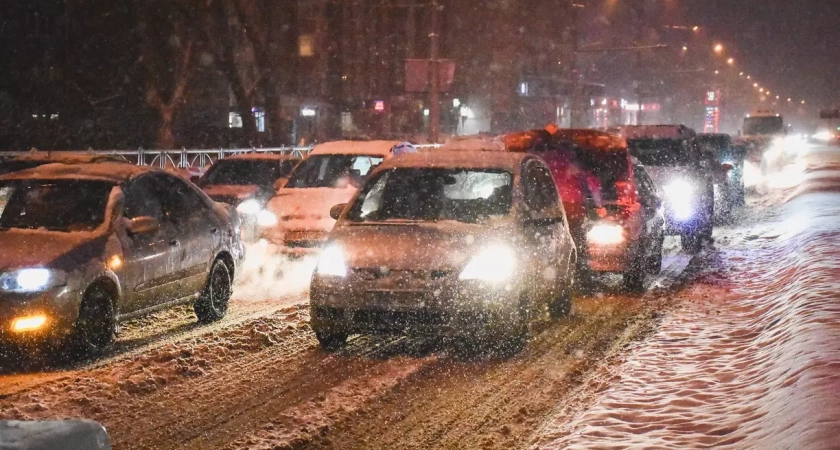 В Уфе из-за снегопада образовались 10-балльные пробки