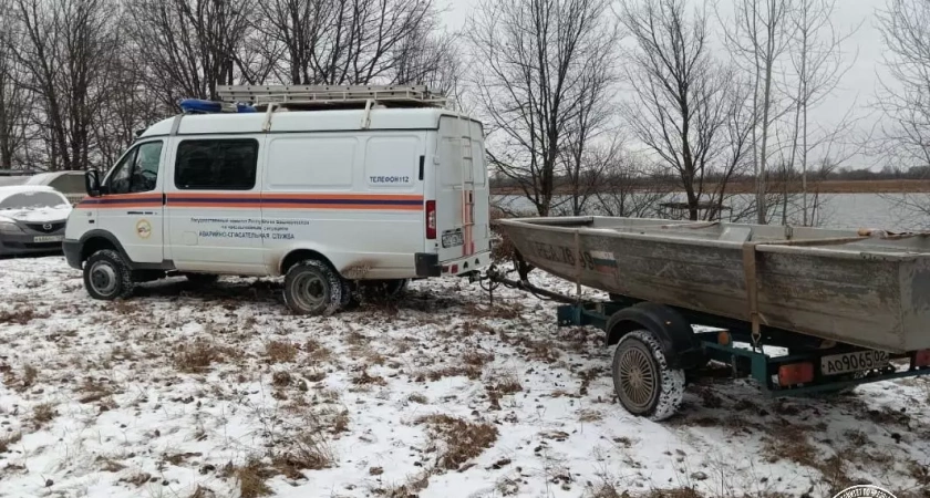 В Башкирии продолжаются поиски двух мужчин, пропавших после опрокидывания лодки на реке Белой