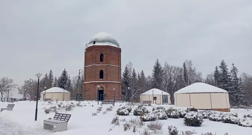 Жители Уфы возмутились установкой юрт у исторической Водонапорной башни