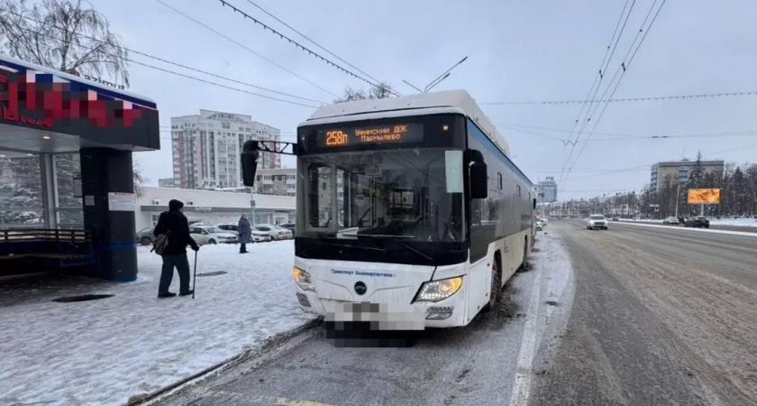 В Уфе столкнулись два автобуса: пострадал пассажир