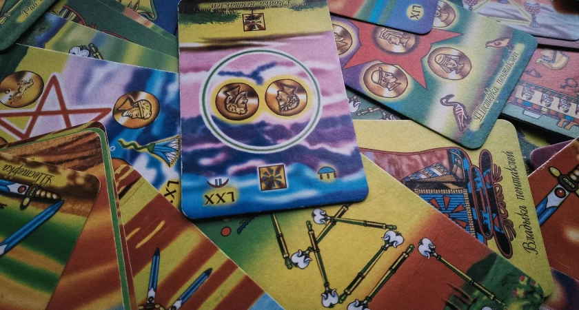 Москвич не получил работу из-за неодобрения штатного таролога компании