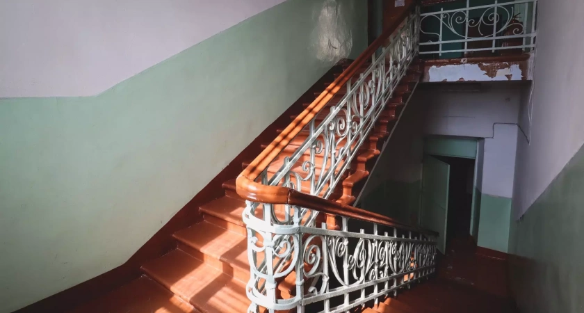 В уфимской школе после капремонта прорвало трубы и затопило первый этаж