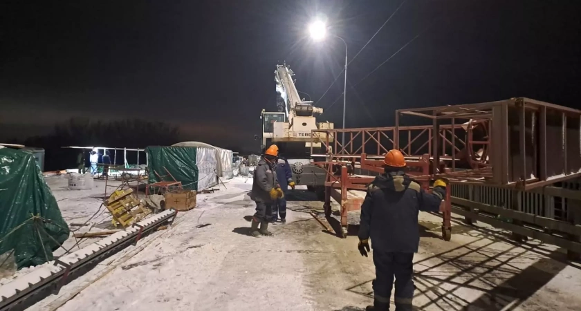 Ремонт Шакшинского моста в Уфе ведется даже в темное время суток
