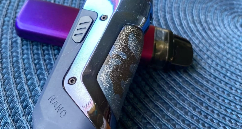 Врачи обнаружили смертельно опасное заболевание у любителей вейпов