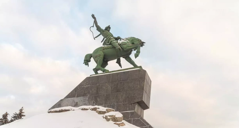 Памятник Салавату Юлаеву уступил теплоходу "Метеор" в конкурсе на новую купюру 1000 рублей