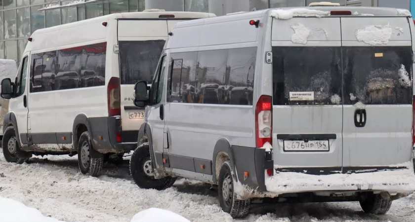 Водитель автобуса в Уфе не выпускал школьника из-за разряженного телефона