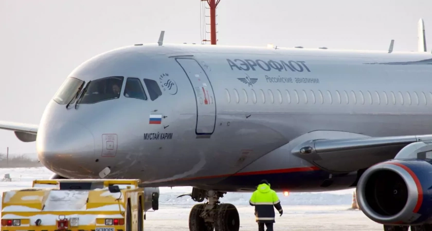 Пассажирский самолет экстренно сел в Оренбурге из-за проблем в небе над Уфой