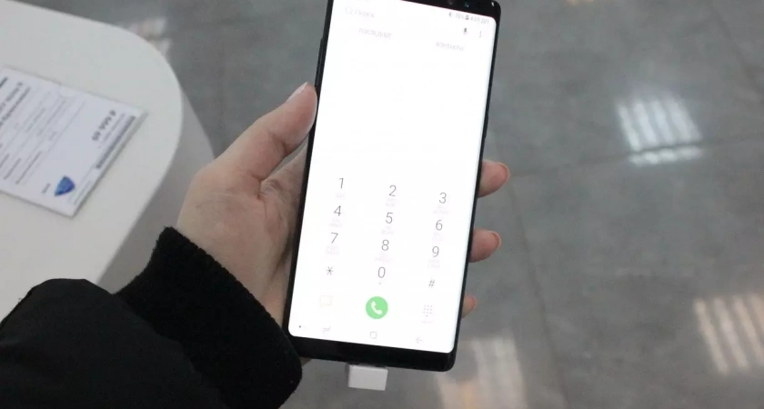 "Авито" и "М.Видео-Эльдорадо" начали скупать старые смартфоны у населения