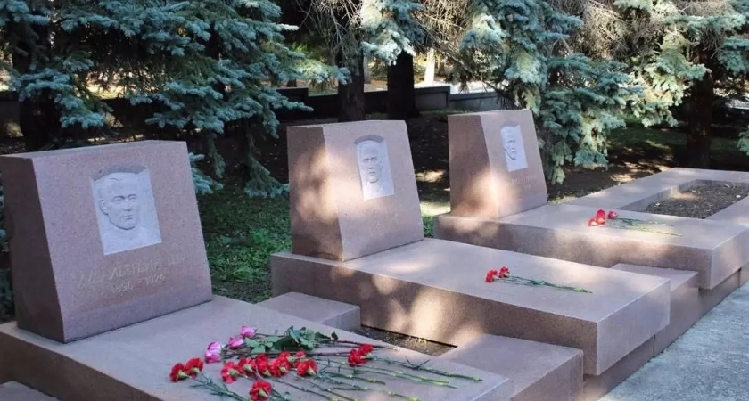 В Уфе взяли под охрану могилы Мажита Гафури и Шагита Худайбердина