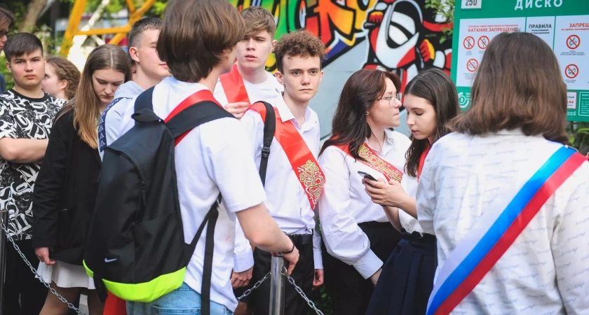 В российских школах звонки заменят на патриотические песни