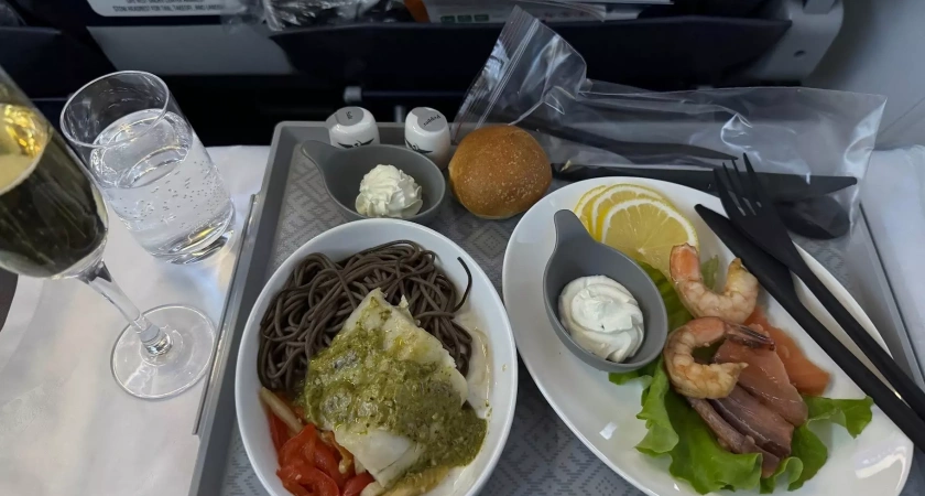 Пассажиры делятся фотографиями и впечатлениями о бортовом питании в соцсетях