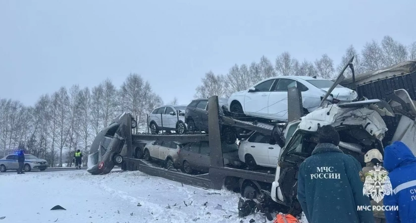 Десятикилометровая пробка образовалась на трассе М5 в Башкирии после аварии с фурами