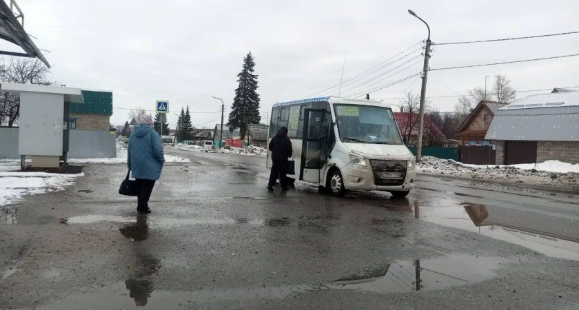 Чиновники обнаружили переполненные автобусы в Максимовке во время утреннего часа пик