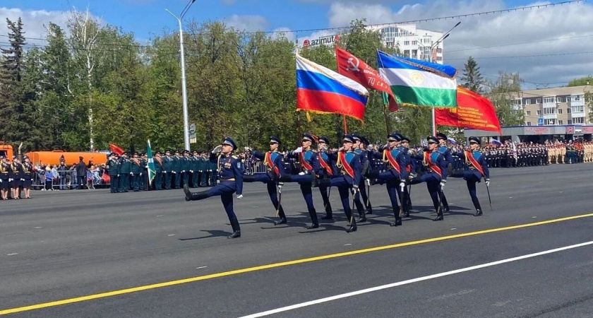 Кадеты продемонстрируют строевые приемы с оружием на Советской площади