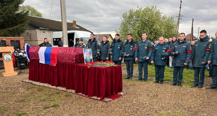 В Башкортостане простились с пожарным, погибшим в зоне СВО