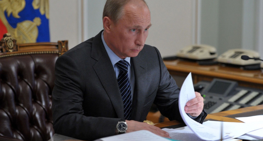 Путин поздравил Хабирова с Днем Победы