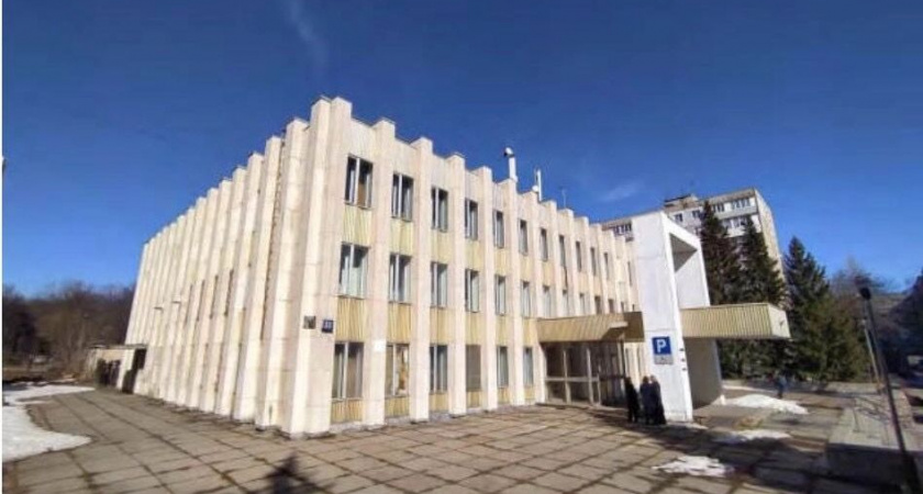 В Уфе на торги выставили советское трехэтажное здание с гаражом