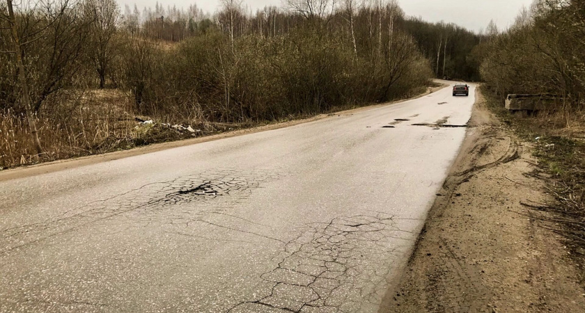 В Стерлитамаке автомобилисты паркуются на пешеходных дорожках