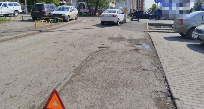В Уфе водитель "Лады" сбил велосипедистку при выезде со двора