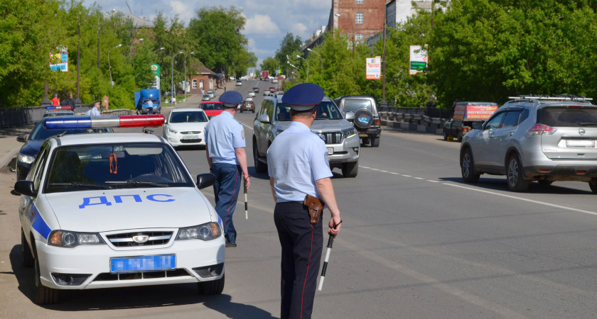 Юрист по автоправу объяснил, какие 3 документа не следует предъявлять сотруднику ДПС
