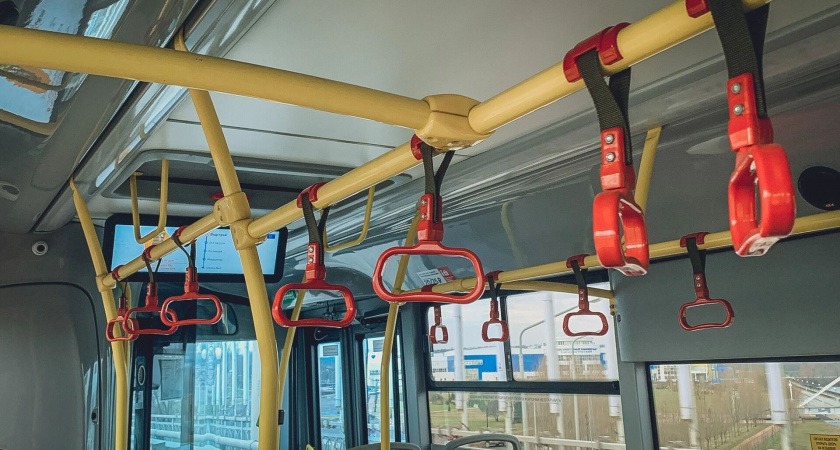 В Уфе два пассажира пострадали из-за резкой остановки автобуса
