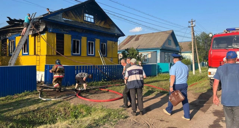Трое детей погибли при пожаре в частном доме в Башкирии