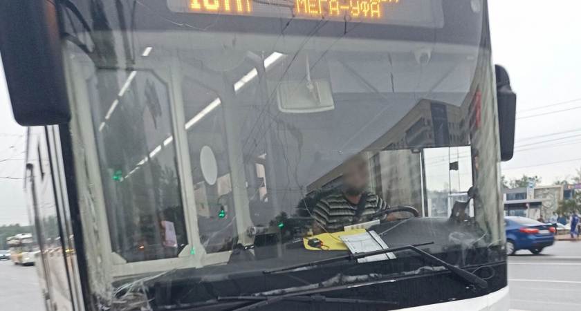 Водитель автобуса в Уфе устроил гонки и хамил пассажирам