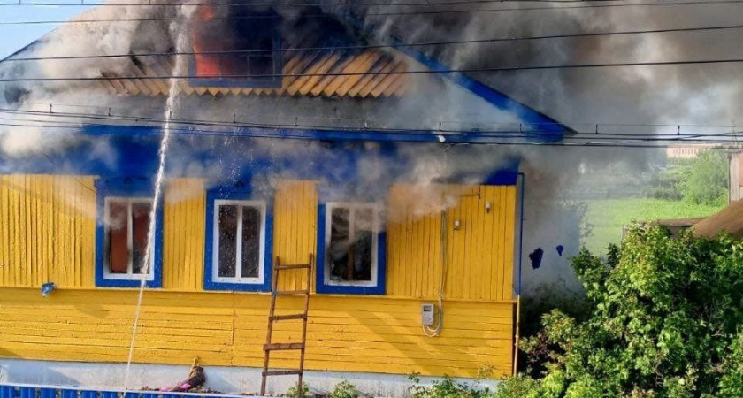 Трое детей погибли при пожаре в доме в Башкирии