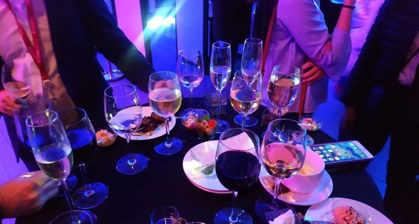 Трезвый водитель напился на свадьбе и разбил машину жениха