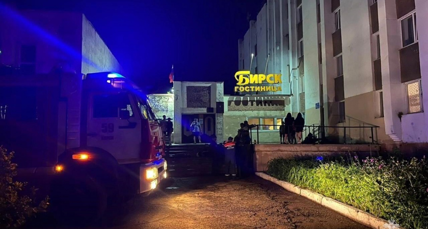 В Бирске из горящей гостиницы эвакуировали 98 человек
