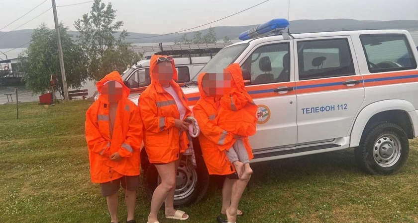 Медведь напугал туристов с детьми в лесу Башкирии