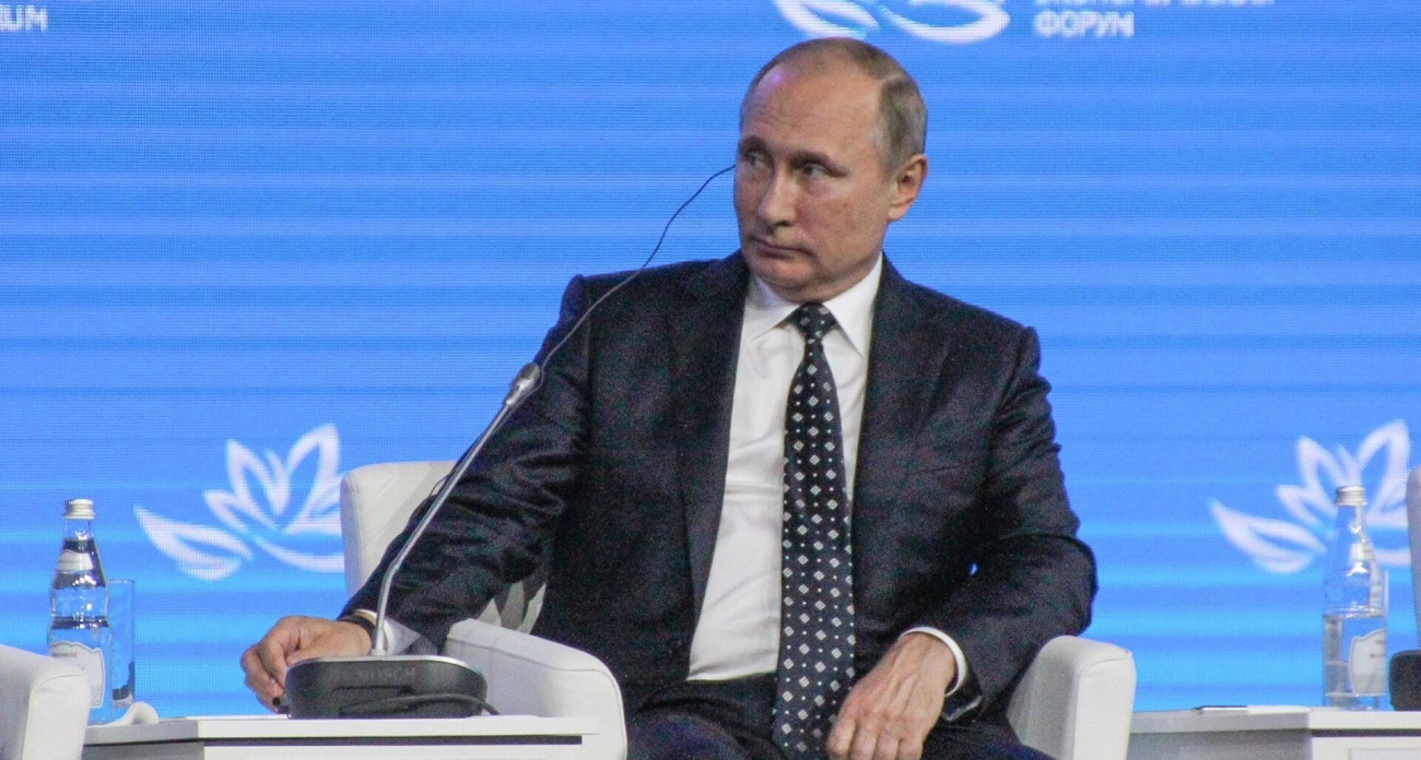 Футболки с цитатами Путина и Лаврова собрали очереди на стенде Башкортостана на ПМЭФ