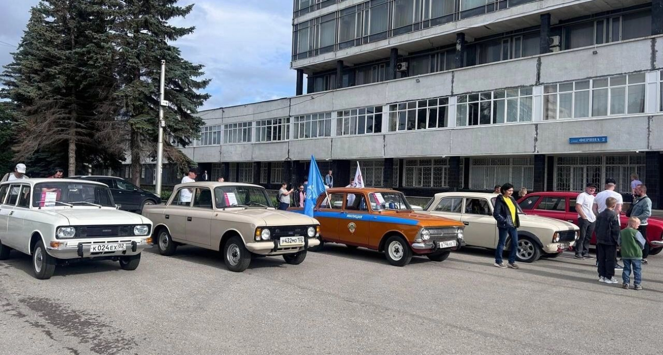 В Уфе прошёл автопробег ретро-автомобилей к 100-летию УМПО