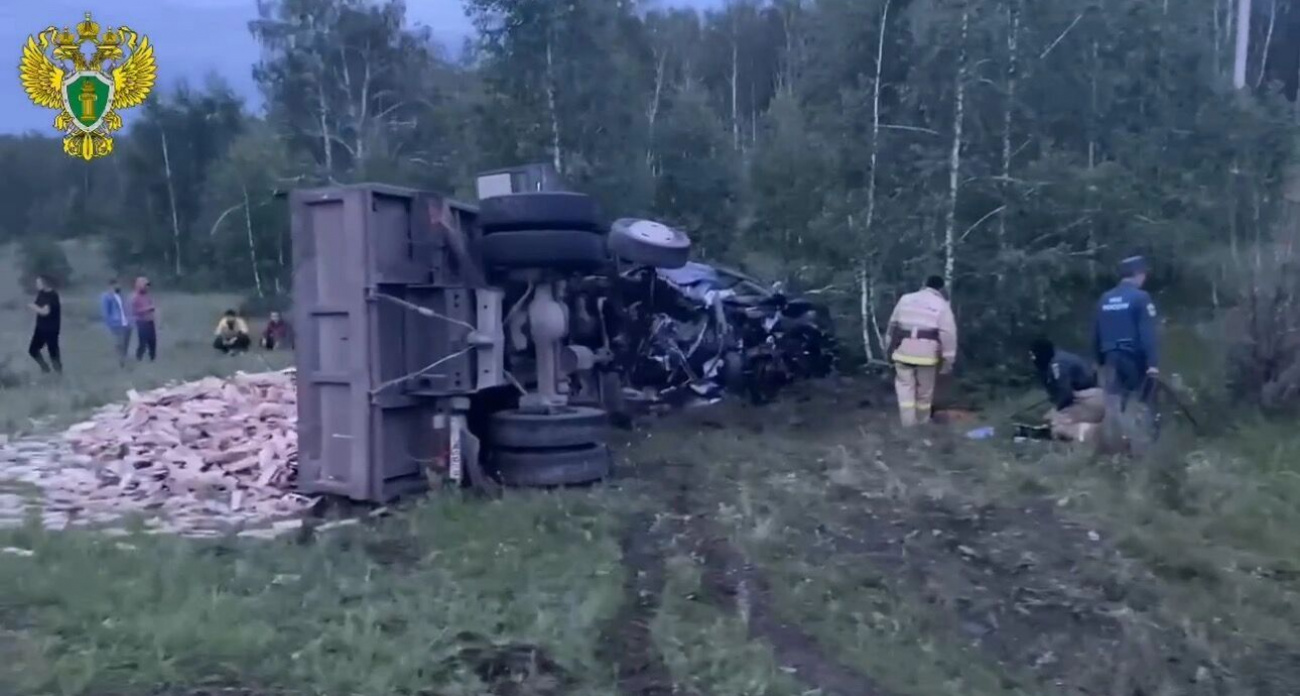 Три человека погибли в ДТП с КамАЗом под Аскарово