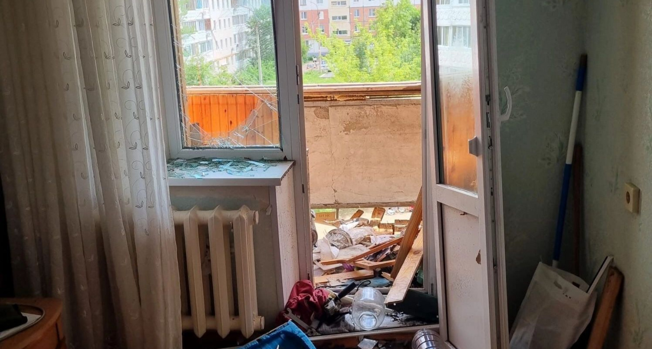 Взрыв 5-литрового баллона с углекислотой сдвинул бетонную плиту балкона в Уфе
