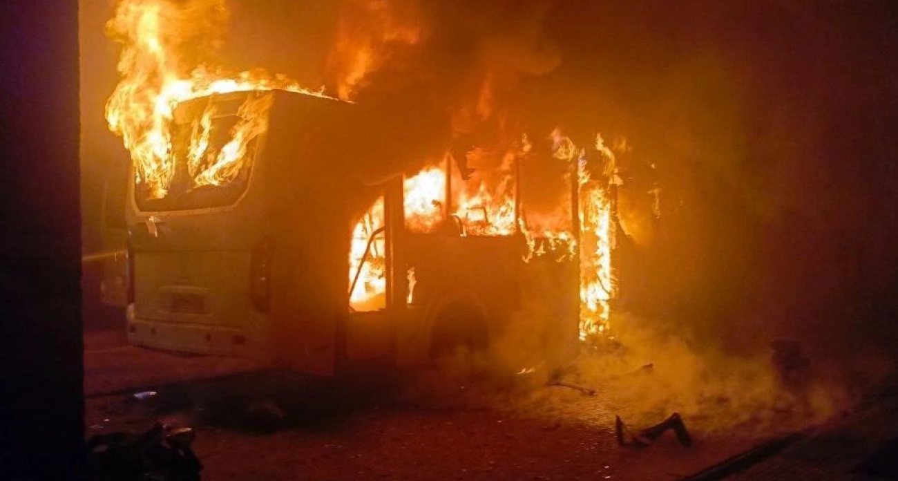 Автобус "Башавтотранса" полностью сгорел на территории Салаватского ПАТП — час борьбы с огнем