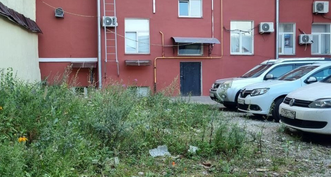 Жители исторического дома на Ленина в Уфе: провода на палке и захваченный подвал угрожают нашей жизни